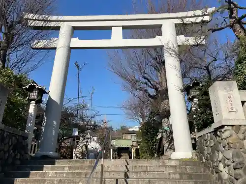 新宿下落合氷川神社の{uncategorized: "未分類", other: "その他", undefined: "問題あり", building: "その他建物", grave: "お墓", sacred_gate: "鳥居", guardian: "狛犬", statue: "像", buddha: "仏像", history: "歴史", nature: "自然", garden: "庭園", animal: "動物", pagoda: "塔", temizu: "手水舎", mountain_gate: "山門・神門", sanctuary: "本殿・本堂", subordinate: "末社・摂社", art: "芸術", scenery: "景色", jizo: "地蔵", ema: "絵馬", goshuin: "御朱印", omikuji: "おみくじ", items: "授与品その他", amulet: "お守り", goshuincho: "御朱印帳", eats: "食事", festival: "お祭り", votive_dance: "神楽", shichigosan: "七五三参", wedding: "結婚式", experience: "体験その他", initially: "初詣", around: "周辺", anti_infection: "感染症対策"}