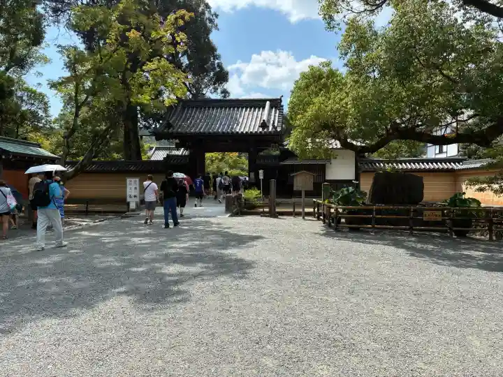 鹿苑寺(金閣寺)の山門・神門
