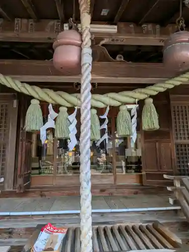 日高神社の{uncategorized: "未分類", other: "その他", undefined: "問題あり", building: "その他建物", grave: "お墓", sacred_gate: "鳥居", guardian: "狛犬", statue: "像", buddha: "仏像", history: "歴史", nature: "自然", garden: "庭園", animal: "動物", pagoda: "塔", temizu: "手水舎", mountain_gate: "山門・神門", sanctuary: "本殿・本堂", subordinate: "末社・摂社", art: "芸術", scenery: "景色", jizo: "地蔵", ema: "絵馬", goshuin: "御朱印", omikuji: "おみくじ", items: "授与品その他", amulet: "お守り", goshuincho: "御朱印帳", eats: "食事", festival: "お祭り", votive_dance: "神楽", shichigosan: "七五三参", wedding: "結婚式", experience: "体験その他", initially: "初詣", around: "周辺", anti_infection: "感染症対策"}