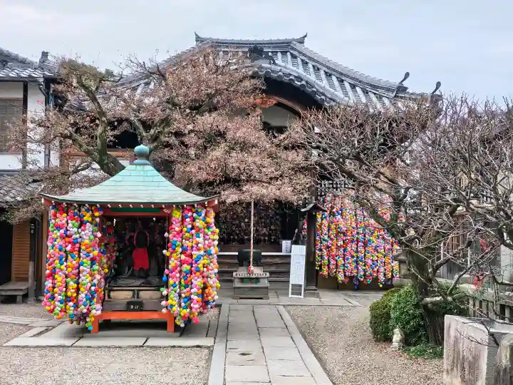 金剛寺(八坂庚申堂)の{uncategorized: "未分類", other: "その他", undefined: "問題あり", building: "その他建物", grave: "お墓", sacred_gate: "鳥居", guardian: "狛犬", statue: "像", buddha: "仏像", history: "歴史", nature: "自然", garden: "庭園", animal: "動物", pagoda: "塔", temizu: "手水舎", mountain_gate: "山門・神門", sanctuary: "本殿・本堂", subordinate: "末社・摂社", art: "芸術", scenery: "景色", jizo: "地蔵", ema: "絵馬", goshuin: "御朱印", omikuji: "おみくじ", items: "授与品その他", amulet: "お守り", goshuincho: "御朱印帳", eats: "食事", festival: "お祭り", votive_dance: "神楽", shichigosan: "七五三参", wedding: "結婚式", experience: "体験その他", initially: "初詣", around: "周辺", anti_infection: "感染症対策"}