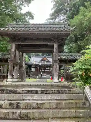 白山比咩神社の山門・神門