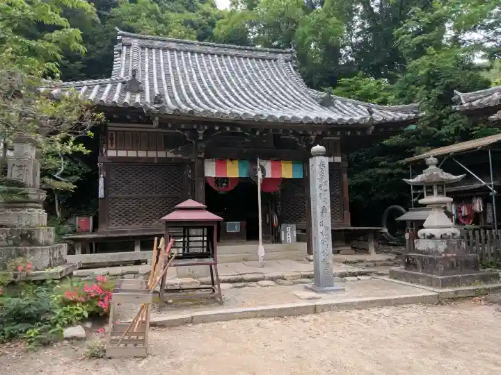 石手寺の{uncategorized: "未分類", other: "その他", undefined: "問題あり", building: "その他建物", grave: "お墓", sacred_gate: "鳥居", guardian: "狛犬", statue: "像", buddha: "仏像", history: "歴史", nature: "自然", garden: "庭園", animal: "動物", pagoda: "塔", temizu: "手水舎", mountain_gate: "山門・神門", sanctuary: "本殿・本堂", subordinate: "末社・摂社", art: "芸術", scenery: "景色", jizo: "地蔵", ema: "絵馬", goshuin: "御朱印", omikuji: "おみくじ", items: "授与品その他", amulet: "お守り", goshuincho: "御朱印帳", eats: "食事", festival: "お祭り", votive_dance: "神楽", shichigosan: "七五三参", wedding: "結婚式", experience: "体験その他", initially: "初詣", around: "周辺", anti_infection: "感染症対策"}