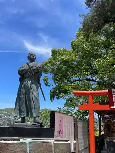 坂本龍馬神社の{uncategorized: "未分類", other: "その他", undefined: "問題あり", building: "その他建物", grave: "お墓", sacred_gate: "鳥居", guardian: "狛犬", statue: "像", buddha: "仏像", history: "歴史", nature: "自然", garden: "庭園", animal: "動物", pagoda: "塔", temizu: "手水舎", mountain_gate: "山門・神門", sanctuary: "本殿・本堂", subordinate: "末社・摂社", art: "芸術", scenery: "景色", jizo: "地蔵", ema: "絵馬", goshuin: "御朱印", omikuji: "おみくじ", items: "授与品その他", amulet: "お守り", goshuincho: "御朱印帳", eats: "食事", festival: "お祭り", votive_dance: "神楽", shichigosan: "七五三参", wedding: "結婚式", experience: "体験その他", initially: "初詣", around: "周辺", anti_infection: "感染症対策"}