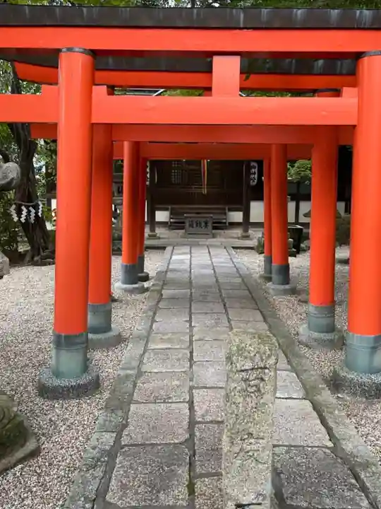 孫太郎稲荷神社(薬師寺境内社)の鳥居
