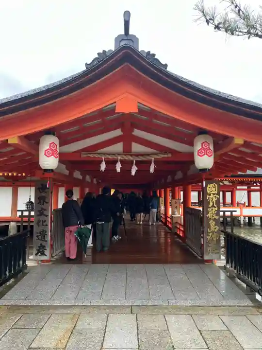 厳島神社の{uncategorized: "未分類", other: "その他", undefined: "問題あり", building: "その他建物", grave: "お墓", sacred_gate: "鳥居", guardian: "狛犬", statue: "像", buddha: "仏像", history: "歴史", nature: "自然", garden: "庭園", animal: "動物", pagoda: "塔", temizu: "手水舎", mountain_gate: "山門・神門", sanctuary: "本殿・本堂", subordinate: "末社・摂社", art: "芸術", scenery: "景色", jizo: "地蔵", ema: "絵馬", goshuin: "御朱印", omikuji: "おみくじ", items: "授与品その他", amulet: "お守り", goshuincho: "御朱印帳", eats: "食事", festival: "お祭り", votive_dance: "神楽", shichigosan: "七五三参", wedding: "結婚式", experience: "体験その他", initially: "初詣", around: "周辺", anti_infection: "感染症対策"}
