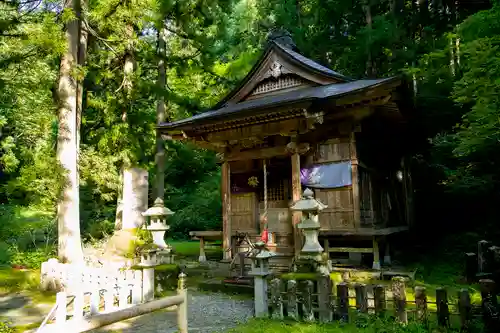 八海山尊神社の本殿