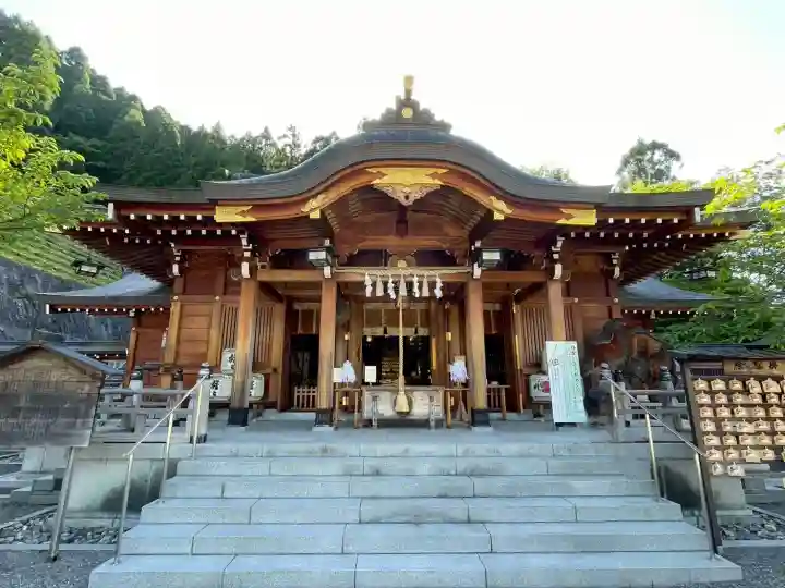 丹生川上神社(上社)の{uncategorized: "未分類", other: "その他", undefined: "問題あり", building: "その他建物", grave: "お墓", sacred_gate: "鳥居", guardian: "狛犬", statue: "像", buddha: "仏像", history: "歴史", nature: "自然", garden: "庭園", animal: "動物", pagoda: "塔", temizu: "手水舎", mountain_gate: "山門・神門", sanctuary: "本殿・本堂", subordinate: "末社・摂社", art: "芸術", scenery: "景色", jizo: "地蔵", ema: "絵馬", goshuin: "御朱印", omikuji: "おみくじ", items: "授与品その他", amulet: "お守り", goshuincho: "御朱印帳", eats: "食事", festival: "お祭り", votive_dance: "神楽", shichigosan: "七五三参", wedding: "結婚式", experience: "体験その他", initially: "初詣", around: "周辺", anti_infection: "感染症対策"}