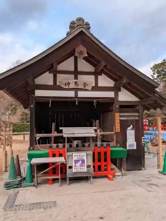 賀茂別雷神社(上賀茂神社)の{uncategorized: "未分類", other: "その他", undefined: "問題あり", building: "その他建物", grave: "お墓", sacred_gate: "鳥居", guardian: "狛犬", statue: "像", buddha: "仏像", history: "歴史", nature: "自然", garden: "庭園", animal: "動物", pagoda: "塔", temizu: "手水舎", mountain_gate: "山門・神門", sanctuary: "本殿・本堂", subordinate: "末社・摂社", art: "芸術", scenery: "景色", jizo: "地蔵", ema: "絵馬", goshuin: "御朱印", omikuji: "おみくじ", items: "授与品その他", amulet: "お守り", goshuincho: "御朱印帳", eats: "食事", festival: "お祭り", votive_dance: "神楽", shichigosan: "七五三参", wedding: "結婚式", experience: "体験その他", initially: "初詣", around: "周辺", anti_infection: "感染症対策"}
