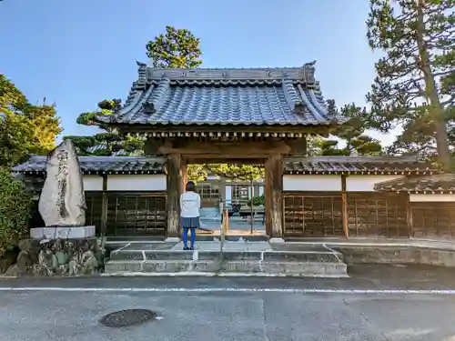 瑞雲寺の山門