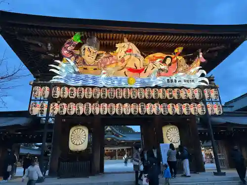 寒川神社の{uncategorized: "未分類", other: "その他", undefined: "問題あり", building: "その他建物", grave: "お墓", sacred_gate: "鳥居", guardian: "狛犬", statue: "像", buddha: "仏像", history: "歴史", nature: "自然", garden: "庭園", animal: "動物", pagoda: "塔", temizu: "手水舎", mountain_gate: "山門・神門", sanctuary: "本殿・本堂", subordinate: "末社・摂社", art: "芸術", scenery: "景色", jizo: "地蔵", ema: "絵馬", goshuin: "御朱印", omikuji: "おみくじ", items: "授与品その他", amulet: "お守り", goshuincho: "御朱印帳", eats: "食事", festival: "お祭り", votive_dance: "神楽", shichigosan: "七五三参", wedding: "結婚式", experience: "体験その他", initially: "初詣", around: "周辺", anti_infection: "感染症対策"}