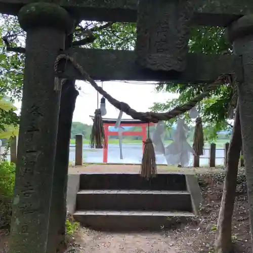 薦神社の鳥居