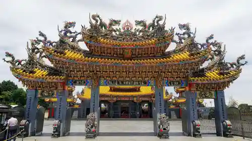 聖天宮の山門・神門