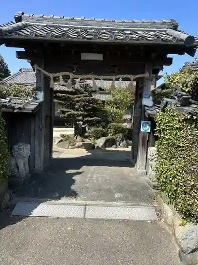深田神社の山門