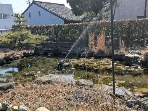 本覚寺の{uncategorized: "未分類", other: "その他", undefined: "問題あり", building: "その他建物", grave: "お墓", sacred_gate: "鳥居", guardian: "狛犬", statue: "像", buddha: "仏像", history: "歴史", nature: "自然", garden: "庭園", animal: "動物", pagoda: "塔", temizu: "手水舎", mountain_gate: "山門・神門", sanctuary: "本殿・本堂", subordinate: "末社・摂社", art: "芸術", scenery: "景色", jizo: "地蔵", ema: "絵馬", goshuin: "御朱印", omikuji: "おみくじ", items: "授与品その他", amulet: "お守り", goshuincho: "御朱印帳", eats: "食事", festival: "お祭り", votive_dance: "神楽", shichigosan: "七五三参", wedding: "結婚式", experience: "体験その他", initially: "初詣", around: "周辺", anti_infection: "感染症対策"}