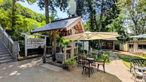 思金神社の{uncategorized: "未分類", other: "その他", undefined: "問題あり", building: "その他建物", grave: "お墓", sacred_gate: "鳥居", guardian: "狛犬", statue: "像", buddha: "仏像", history: "歴史", nature: "自然", garden: "庭園", animal: "動物", pagoda: "塔", temizu: "手水舎", mountain_gate: "山門・神門", sanctuary: "本殿・本堂", subordinate: "末社・摂社", art: "芸術", scenery: "景色", jizo: "地蔵", ema: "絵馬", goshuin: "御朱印", omikuji: "おみくじ", items: "授与品その他", amulet: "お守り", goshuincho: "御朱印帳", eats: "食事", festival: "お祭り", votive_dance: "神楽", shichigosan: "七五三参", wedding: "結婚式", experience: "体験その他", initially: "初詣", around: "周辺", anti_infection: "感染症対策"}