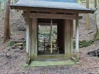 井戸神社の{uncategorized: "未分類", other: "その他", undefined: "問題あり", building: "その他建物", grave: "お墓", sacred_gate: "鳥居", guardian: "狛犬", statue: "像", buddha: "仏像", history: "歴史", nature: "自然", garden: "庭園", animal: "動物", pagoda: "塔", temizu: "手水舎", mountain_gate: "山門・神門", sanctuary: "本殿・本堂", subordinate: "末社・摂社", art: "芸術", scenery: "景色", jizo: "地蔵", ema: "絵馬", goshuin: "御朱印", omikuji: "おみくじ", items: "授与品その他", amulet: "お守り", goshuincho: "御朱印帳", eats: "食事", festival: "お祭り", votive_dance: "神楽", shichigosan: "七五三参", wedding: "結婚式", experience: "体験その他", initially: "初詣", around: "周辺", anti_infection: "感染症対策"}