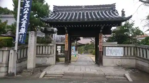 妙行寺の山門