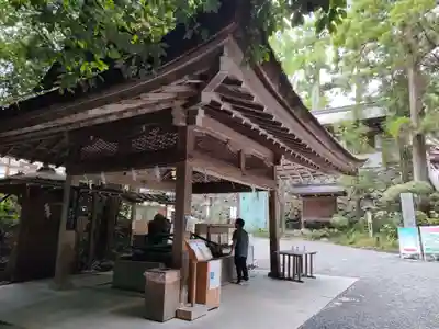 大神神社の手水舎