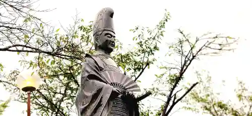 霊山神社の像