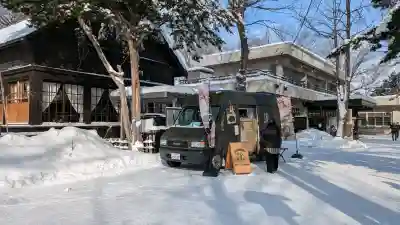新琴似神社の{uncategorized: "未分類", other: "その他", undefined: "問題あり", building: "その他建物", grave: "お墓", sacred_gate: "鳥居", guardian: "狛犬", statue: "像", buddha: "仏像", history: "歴史", nature: "自然", garden: "庭園", animal: "動物", pagoda: "塔", temizu: "手水舎", mountain_gate: "山門・神門", sanctuary: "本殿・本堂", subordinate: "末社・摂社", art: "芸術", scenery: "景色", jizo: "地蔵", ema: "絵馬", goshuin: "御朱印", omikuji: "おみくじ", items: "授与品その他", amulet: "お守り", goshuincho: "御朱印帳", eats: "食事", festival: "お祭り", votive_dance: "神楽", shichigosan: "七五三参", wedding: "結婚式", experience: "体験その他", initially: "初詣", around: "周辺", anti_infection: "感染症対策"}