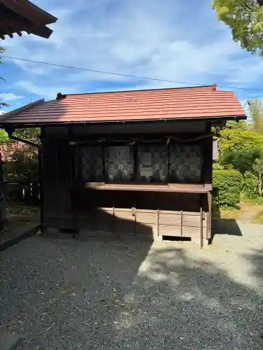 素鵞神社の{uncategorized: "未分類", other: "その他", undefined: "問題あり", building: "その他建物", grave: "お墓", sacred_gate: "鳥居", guardian: "狛犬", statue: "像", buddha: "仏像", history: "歴史", nature: "自然", garden: "庭園", animal: "動物", pagoda: "塔", temizu: "手水舎", mountain_gate: "山門・神門", sanctuary: "本殿・本堂", subordinate: "末社・摂社", art: "芸術", scenery: "景色", jizo: "地蔵", ema: "絵馬", goshuin: "御朱印", omikuji: "おみくじ", items: "授与品その他", amulet: "お守り", goshuincho: "御朱印帳", eats: "食事", festival: "お祭り", votive_dance: "神楽", shichigosan: "七五三参", wedding: "結婚式", experience: "体験その他", initially: "初詣", around: "周辺", anti_infection: "感染症対策"}