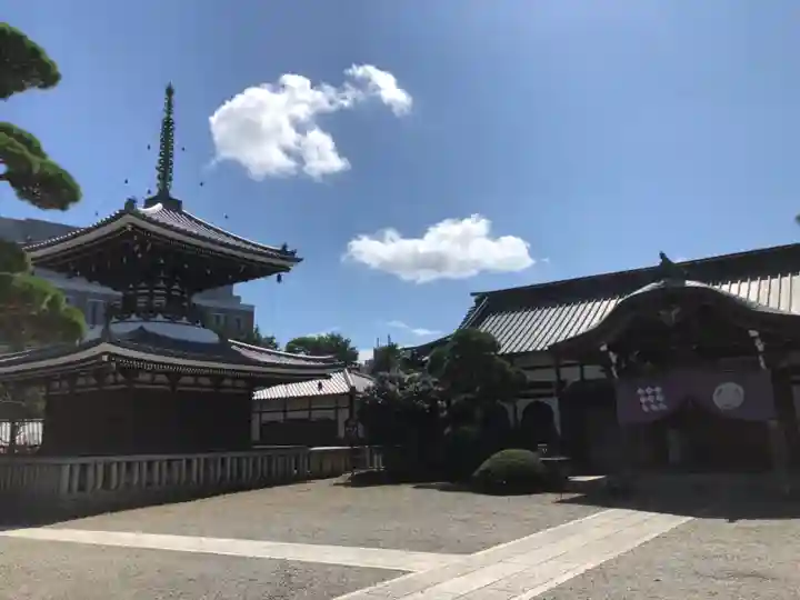 護国寺の本殿・本堂