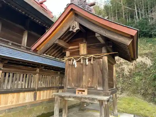 揖夜神社の{uncategorized: "未分類", other: "その他", undefined: "問題あり", building: "その他建物", grave: "お墓", sacred_gate: "鳥居", guardian: "狛犬", statue: "像", buddha: "仏像", history: "歴史", nature: "自然", garden: "庭園", animal: "動物", pagoda: "塔", temizu: "手水舎", mountain_gate: "山門・神門", sanctuary: "本殿・本堂", subordinate: "末社・摂社", art: "芸術", scenery: "景色", jizo: "地蔵", ema: "絵馬", goshuin: "御朱印", omikuji: "おみくじ", items: "授与品その他", amulet: "お守り", goshuincho: "御朱印帳", eats: "食事", festival: "お祭り", votive_dance: "神楽", shichigosan: "七五三参", wedding: "結婚式", experience: "体験その他", initially: "初詣", around: "周辺", anti_infection: "感染症対策"}