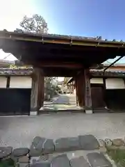 西方院の山門