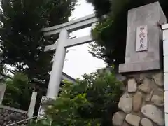 新宿下落合氷川神社の鳥居