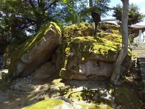 飯部磐座神社の建物その他