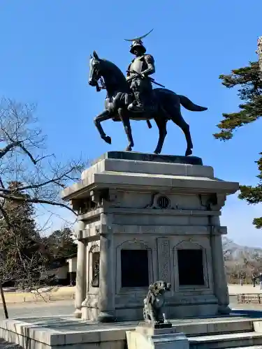 宮城縣護國神社の{uncategorized: "未分類", other: "その他", undefined: "問題あり", building: "その他建物", grave: "お墓", sacred_gate: "鳥居", guardian: "狛犬", statue: "像", buddha: "仏像", history: "歴史", nature: "自然", garden: "庭園", animal: "動物", pagoda: "塔", temizu: "手水舎", mountain_gate: "山門・神門", sanctuary: "本殿・本堂", subordinate: "末社・摂社", art: "芸術", scenery: "景色", jizo: "地蔵", ema: "絵馬", goshuin: "御朱印", omikuji: "おみくじ", items: "授与品その他", amulet: "お守り", goshuincho: "御朱印帳", eats: "食事", festival: "お祭り", votive_dance: "神楽", shichigosan: "七五三参", wedding: "結婚式", experience: "体験その他", initially: "初詣", around: "周辺", anti_infection: "感染症対策"}