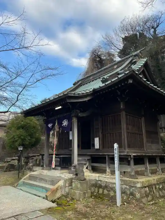 杉山社(帷子町杉山社・久保杉山神社)の{uncategorized: "未分類", other: "その他", undefined: "問題あり", building: "その他建物", grave: "お墓", sacred_gate: "鳥居", guardian: "狛犬", statue: "像", buddha: "仏像", history: "歴史", nature: "自然", garden: "庭園", animal: "動物", pagoda: "塔", temizu: "手水舎", mountain_gate: "山門・神門", sanctuary: "本殿・本堂", subordinate: "末社・摂社", art: "芸術", scenery: "景色", jizo: "地蔵", ema: "絵馬", goshuin: "御朱印", omikuji: "おみくじ", items: "授与品その他", amulet: "お守り", goshuincho: "御朱印帳", eats: "食事", festival: "お祭り", votive_dance: "神楽", shichigosan: "七五三参", wedding: "結婚式", experience: "体験その他", initially: "初詣", around: "周辺", anti_infection: "感染症対策"}