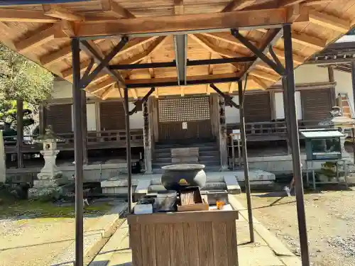 如意輪寺の{uncategorized: "未分類", other: "その他", undefined: "問題あり", building: "その他建物", grave: "お墓", sacred_gate: "鳥居", guardian: "狛犬", statue: "像", buddha: "仏像", history: "歴史", nature: "自然", garden: "庭園", animal: "動物", pagoda: "塔", temizu: "手水舎", mountain_gate: "山門・神門", sanctuary: "本殿・本堂", subordinate: "末社・摂社", art: "芸術", scenery: "景色", jizo: "地蔵", ema: "絵馬", goshuin: "御朱印", omikuji: "おみくじ", items: "授与品その他", amulet: "お守り", goshuincho: "御朱印帳", eats: "食事", festival: "お祭り", votive_dance: "神楽", shichigosan: "七五三参", wedding: "結婚式", experience: "体験その他", initially: "初詣", around: "周辺", anti_infection: "感染症対策"}