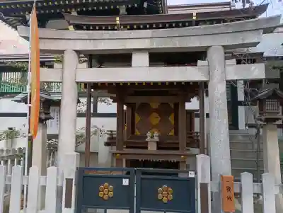 鳥越神社の{uncategorized: "未分類", other: "その他", undefined: "問題あり", building: "その他建物", grave: "お墓", sacred_gate: "鳥居", guardian: "狛犬", statue: "像", buddha: "仏像", history: "歴史", nature: "自然", garden: "庭園", animal: "動物", pagoda: "塔", temizu: "手水舎", mountain_gate: "山門・神門", sanctuary: "本殿・本堂", subordinate: "末社・摂社", art: "芸術", scenery: "景色", jizo: "地蔵", ema: "絵馬", goshuin: "御朱印", omikuji: "おみくじ", items: "授与品その他", amulet: "お守り", goshuincho: "御朱印帳", eats: "食事", festival: "お祭り", votive_dance: "神楽", shichigosan: "七五三参", wedding: "結婚式", experience: "体験その他", initially: "初詣", around: "周辺", anti_infection: "感染症対策"}