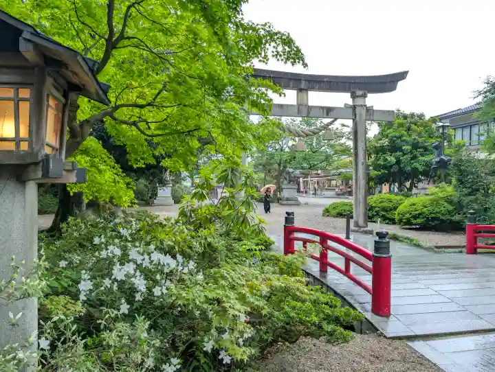 越中一宮 髙瀬神社の{uncategorized: "未分類", other: "その他", undefined: "問題あり", building: "その他建物", grave: "お墓", sacred_gate: "鳥居", guardian: "狛犬", statue: "像", buddha: "仏像", history: "歴史", nature: "自然", garden: "庭園", animal: "動物", pagoda: "塔", temizu: "手水舎", mountain_gate: "山門・神門", sanctuary: "本殿・本堂", subordinate: "末社・摂社", art: "芸術", scenery: "景色", jizo: "地蔵", ema: "絵馬", goshuin: "御朱印", omikuji: "おみくじ", items: "授与品その他", amulet: "お守り", goshuincho: "御朱印帳", eats: "食事", festival: "お祭り", votive_dance: "神楽", shichigosan: "七五三参", wedding: "結婚式", experience: "体験その他", initially: "初詣", around: "周辺", anti_infection: "感染症対策"}