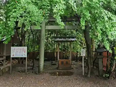 砥鹿神社(里宮)の{uncategorized: "未分類", other: "その他", undefined: "問題あり", building: "その他建物", grave: "お墓", sacred_gate: "鳥居", guardian: "狛犬", statue: "像", buddha: "仏像", history: "歴史", nature: "自然", garden: "庭園", animal: "動物", pagoda: "塔", temizu: "手水舎", mountain_gate: "山門・神門", sanctuary: "本殿・本堂", subordinate: "末社・摂社", art: "芸術", scenery: "景色", jizo: "地蔵", ema: "絵馬", goshuin: "御朱印", omikuji: "おみくじ", items: "授与品その他", amulet: "お守り", goshuincho: "御朱印帳", eats: "食事", festival: "お祭り", votive_dance: "神楽", shichigosan: "七五三参", wedding: "結婚式", experience: "体験その他", initially: "初詣", around: "周辺", anti_infection: "感染症対策"}