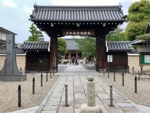 壬生寺の山門・神門