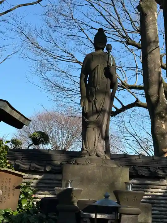 待乳山聖天(本龍院)の{uncategorized: "未分類", other: "その他", undefined: "問題あり", building: "その他建物", grave: "お墓", sacred_gate: "鳥居", guardian: "狛犬", statue: "像", buddha: "仏像", history: "歴史", nature: "自然", garden: "庭園", animal: "動物", pagoda: "塔", temizu: "手水舎", mountain_gate: "山門・神門", sanctuary: "本殿・本堂", subordinate: "末社・摂社", art: "芸術", scenery: "景色", jizo: "地蔵", ema: "絵馬", goshuin: "御朱印", omikuji: "おみくじ", items: "授与品その他", amulet: "お守り", goshuincho: "御朱印帳", eats: "食事", festival: "お祭り", votive_dance: "神楽", shichigosan: "七五三参", wedding: "結婚式", experience: "体験その他", initially: "初詣", around: "周辺", anti_infection: "感染症対策"}