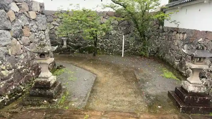 大村神社の{uncategorized: "未分類", other: "その他", undefined: "問題あり", building: "その他建物", grave: "お墓", sacred_gate: "鳥居", guardian: "狛犬", statue: "像", buddha: "仏像", history: "歴史", nature: "自然", garden: "庭園", animal: "動物", pagoda: "塔", temizu: "手水舎", mountain_gate: "山門・神門", sanctuary: "本殿・本堂", subordinate: "末社・摂社", art: "芸術", scenery: "景色", jizo: "地蔵", ema: "絵馬", goshuin: "御朱印", omikuji: "おみくじ", items: "授与品その他", amulet: "お守り", goshuincho: "御朱印帳", eats: "食事", festival: "お祭り", votive_dance: "神楽", shichigosan: "七五三参", wedding: "結婚式", experience: "体験その他", initially: "初詣", around: "周辺", anti_infection: "感染症対策"}