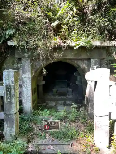 法華堂跡（源頼朝墓・北条義時墓）のお墓