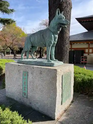 靖國神社の像