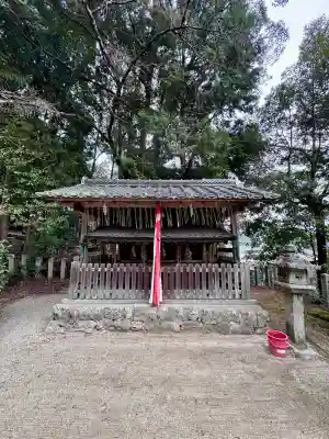 石座神社の{uncategorized: "未分類", other: "その他", undefined: "問題あり", building: "その他建物", grave: "お墓", sacred_gate: "鳥居", guardian: "狛犬", statue: "像", buddha: "仏像", history: "歴史", nature: "自然", garden: "庭園", animal: "動物", pagoda: "塔", temizu: "手水舎", mountain_gate: "山門・神門", sanctuary: "本殿・本堂", subordinate: "末社・摂社", art: "芸術", scenery: "景色", jizo: "地蔵", ema: "絵馬", goshuin: "御朱印", omikuji: "おみくじ", items: "授与品その他", amulet: "お守り", goshuincho: "御朱印帳", eats: "食事", festival: "お祭り", votive_dance: "神楽", shichigosan: "七五三参", wedding: "結婚式", experience: "体験その他", initially: "初詣", around: "周辺", anti_infection: "感染症対策"}
