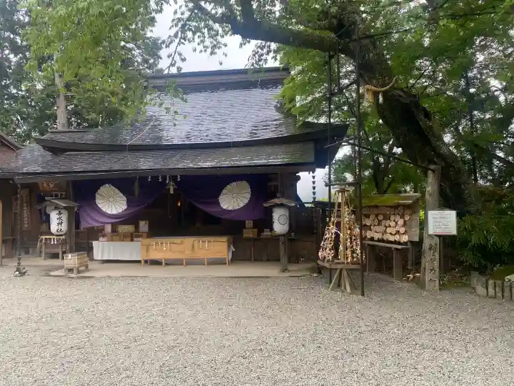 𠮷水神社(吉水神社)の{uncategorized: "未分類", other: "その他", undefined: "問題あり", building: "その他建物", grave: "お墓", sacred_gate: "鳥居", guardian: "狛犬", statue: "像", buddha: "仏像", history: "歴史", nature: "自然", garden: "庭園", animal: "動物", pagoda: "塔", temizu: "手水舎", mountain_gate: "山門・神門", sanctuary: "本殿・本堂", subordinate: "末社・摂社", art: "芸術", scenery: "景色", jizo: "地蔵", ema: "絵馬", goshuin: "御朱印", omikuji: "おみくじ", items: "授与品その他", amulet: "お守り", goshuincho: "御朱印帳", eats: "食事", festival: "お祭り", votive_dance: "神楽", shichigosan: "七五三参", wedding: "結婚式", experience: "体験その他", initially: "初詣", around: "周辺", anti_infection: "感染症対策"}