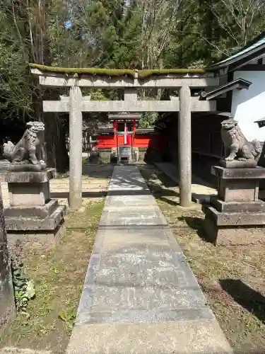 宇太水分神社（中社）の{uncategorized: "未分類", other: "その他", undefined: "問題あり", building: "その他建物", grave: "お墓", sacred_gate: "鳥居", guardian: "狛犬", statue: "像", buddha: "仏像", history: "歴史", nature: "自然", garden: "庭園", animal: "動物", pagoda: "塔", temizu: "手水舎", mountain_gate: "山門・神門", sanctuary: "本殿・本堂", subordinate: "末社・摂社", art: "芸術", scenery: "景色", jizo: "地蔵", ema: "絵馬", goshuin: "御朱印", omikuji: "おみくじ", items: "授与品その他", amulet: "お守り", goshuincho: "御朱印帳", eats: "食事", festival: "お祭り", votive_dance: "神楽", shichigosan: "七五三参", wedding: "結婚式", experience: "体験その他", initially: "初詣", around: "周辺", anti_infection: "感染症対策"}