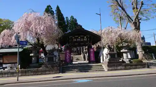 櫻山神社の山門・神門
