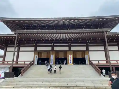 成田山新勝寺の本殿・本堂