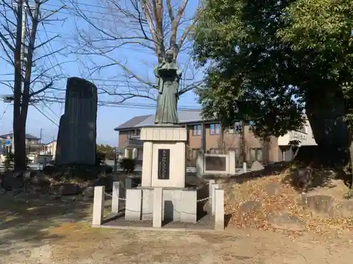 山縣神社の像