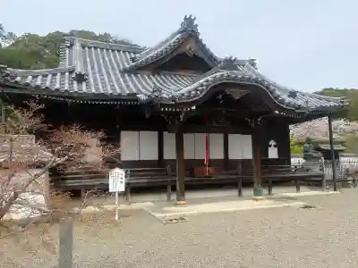 粉河寺の{uncategorized: "未分類", other: "その他", undefined: "問題あり", building: "その他建物", grave: "お墓", sacred_gate: "鳥居", guardian: "狛犬", statue: "像", buddha: "仏像", history: "歴史", nature: "自然", garden: "庭園", animal: "動物", pagoda: "塔", temizu: "手水舎", mountain_gate: "山門・神門", sanctuary: "本殿・本堂", subordinate: "末社・摂社", art: "芸術", scenery: "景色", jizo: "地蔵", ema: "絵馬", goshuin: "御朱印", omikuji: "おみくじ", items: "授与品その他", amulet: "お守り", goshuincho: "御朱印帳", eats: "食事", festival: "お祭り", votive_dance: "神楽", shichigosan: "七五三参", wedding: "結婚式", experience: "体験その他", initially: "初詣", around: "周辺", anti_infection: "感染症対策"}