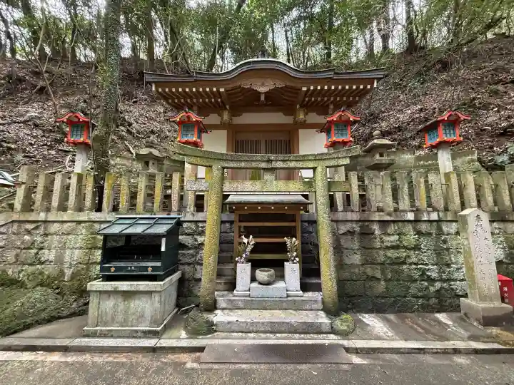 霊山寺の{uncategorized: "未分類", other: "その他", undefined: "問題あり", building: "その他建物", grave: "お墓", sacred_gate: "鳥居", guardian: "狛犬", statue: "像", buddha: "仏像", history: "歴史", nature: "自然", garden: "庭園", animal: "動物", pagoda: "塔", temizu: "手水舎", mountain_gate: "山門・神門", sanctuary: "本殿・本堂", subordinate: "末社・摂社", art: "芸術", scenery: "景色", jizo: "地蔵", ema: "絵馬", goshuin: "御朱印", omikuji: "おみくじ", items: "授与品その他", amulet: "お守り", goshuincho: "御朱印帳", eats: "食事", festival: "お祭り", votive_dance: "神楽", shichigosan: "七五三参", wedding: "結婚式", experience: "体験その他", initially: "初詣", around: "周辺", anti_infection: "感染症対策"}