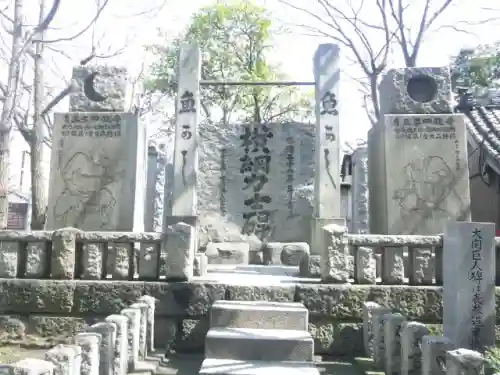 富岡八幡宮の{uncategorized: "未分類", other: "その他", undefined: "問題あり", building: "その他建物", grave: "お墓", sacred_gate: "鳥居", guardian: "狛犬", statue: "像", buddha: "仏像", history: "歴史", nature: "自然", garden: "庭園", animal: "動物", pagoda: "塔", temizu: "手水舎", mountain_gate: "山門・神門", sanctuary: "本殿・本堂", subordinate: "末社・摂社", art: "芸術", scenery: "景色", jizo: "地蔵", ema: "絵馬", goshuin: "御朱印", omikuji: "おみくじ", items: "授与品その他", amulet: "お守り", goshuincho: "御朱印帳", eats: "食事", festival: "お祭り", votive_dance: "神楽", shichigosan: "七五三参", wedding: "結婚式", experience: "体験その他", initially: "初詣", around: "周辺", anti_infection: "感染症対策"}